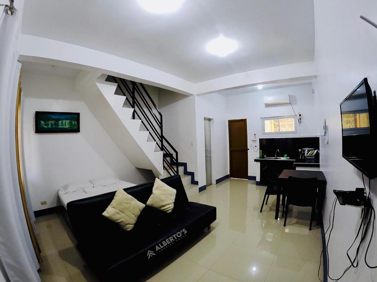 Alberto'S Lodging House มาริเวเลส ภายนอก รูปภาพ