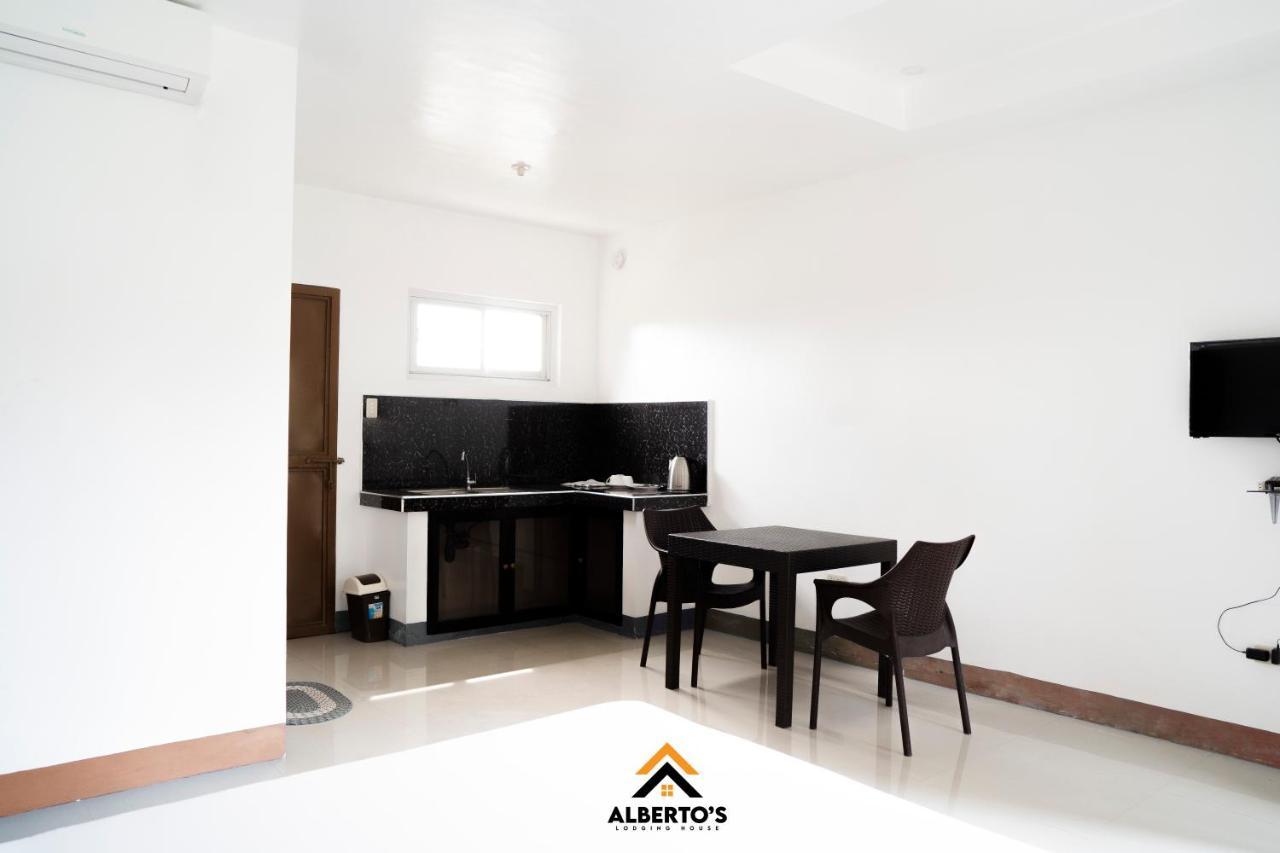 Alberto'S Lodging House มาริเวเลส ภายนอก รูปภาพ